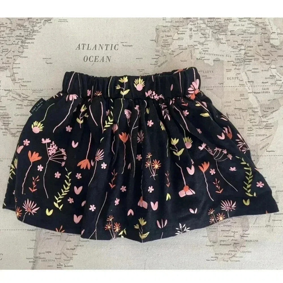 tiny tribe Other - Tiny Tribe Black & Floral Twirl Skirt
Size 3T